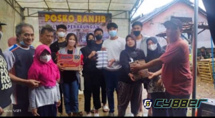 PB Mandiri Kota Cilegon Berikan Donasi Pada Warga Terdampak Banjir di Pekarungan Kota Serang