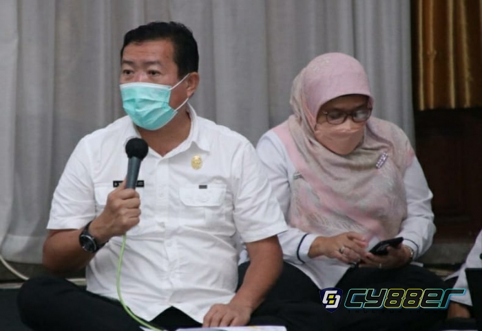 Dihadapan Bupati Subang, Dokter Maxi Sampaikan Jumlah Orang Terkonfirmasi Positif Covid dan Capaian Vaksinasi