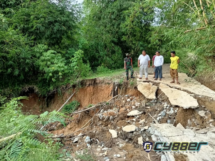 Masyarakat Kelam Tengah Nantikan Perbaikan Jalan Tak Kunjung Tiba