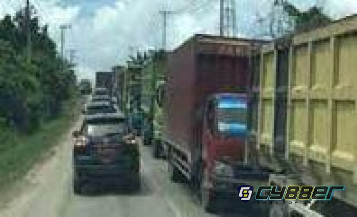 Arus Jalintim Pangkalan Kerinci Macet Hingga 5 Kilometer