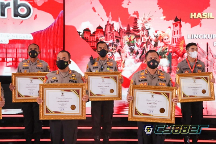 Polresta Cirebon Terima Penghargaan Pelayanan Prima dari Kementerian PANRB