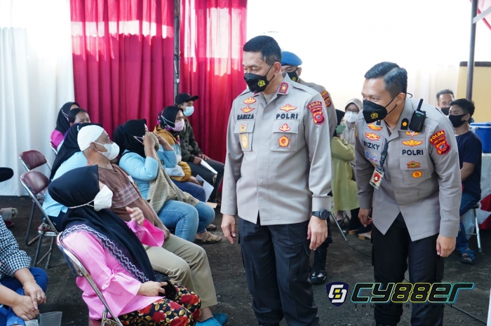 Wakapolda Jabar Tinjau Vaksinasi di Kabupaten Bandung