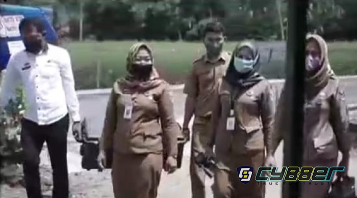 Dukcapil Kecamatan Talang Padang Sajikan Film Khusus Cara Pelayanan Pembuatan E-KTP Kepada Disabilitas dan Lansia