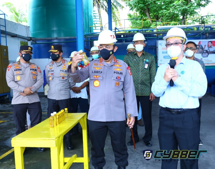 Tinjau Pabrik Minyak Goreng di Bali, Kapolri Pastikan Stok dan Harga Sesuai HET Dipasaran 