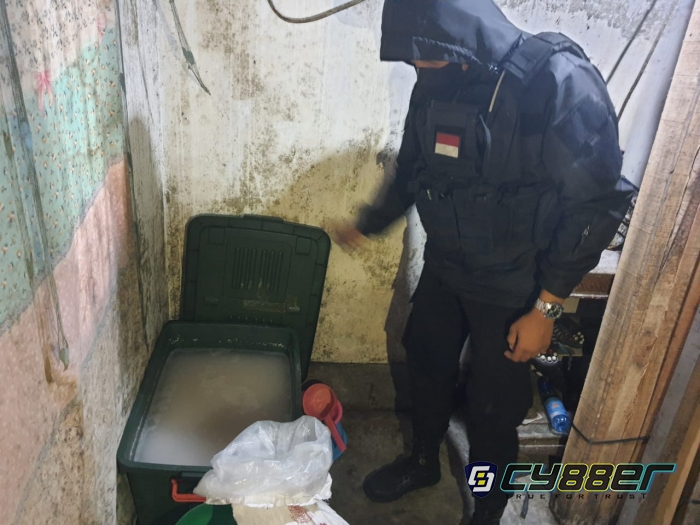 Jelang Ramadhan 1443 H Polisi Amankan Ratusan Liter Tuak dan Pemiliknya 