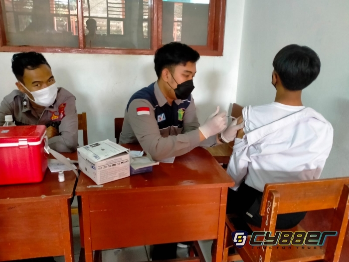 Polres Sumedang Menggelar Vaksinasi Covid-19 di SMK PGRI I Sumedang