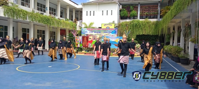 SMP Negeri 1 Cilegon Pentaskan Tari Tradisional Indonesia