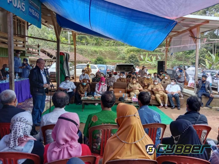 Warga Masyarakat Menggelar Audensi Tekait Ganti Rugi Pembebasan Lahan Proyek Jalan Tol Cisumdawu