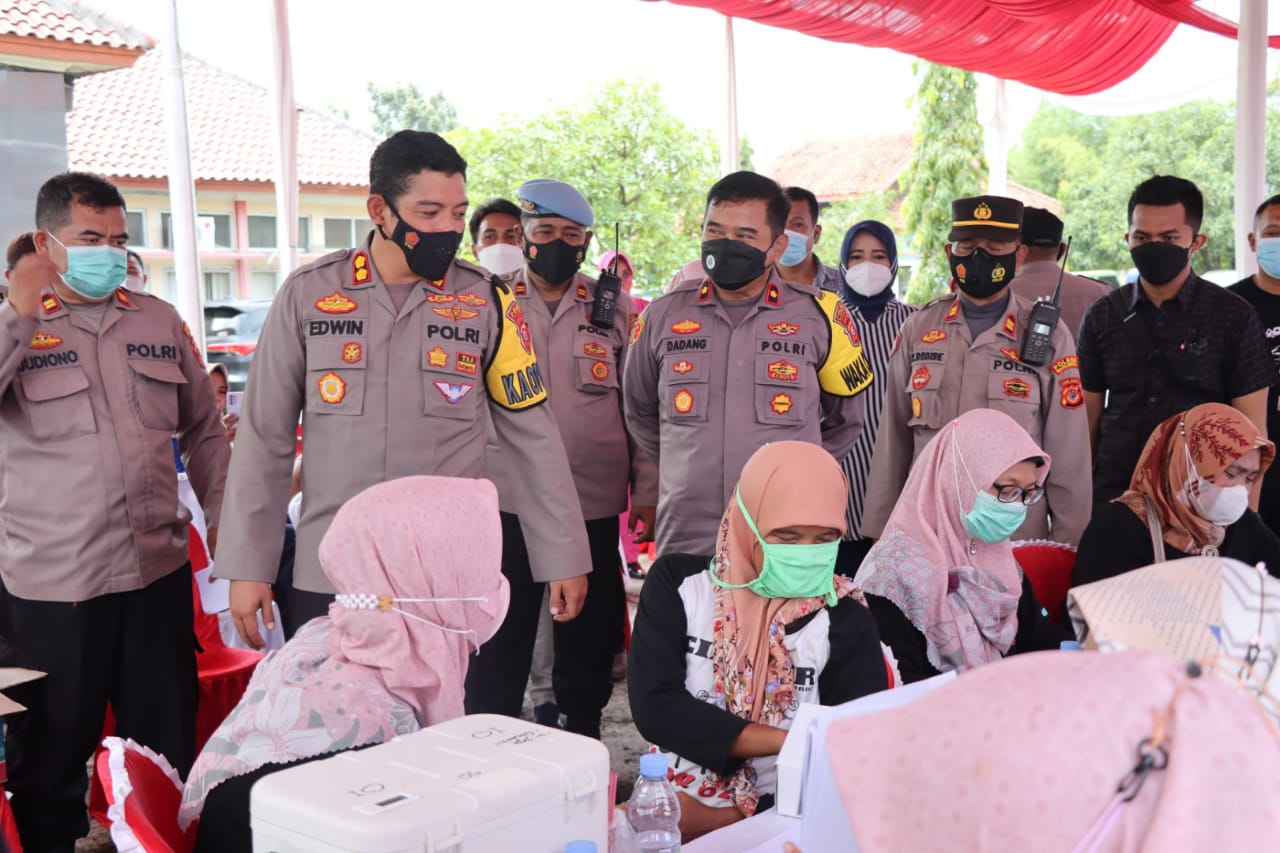 Tinjau Vaksinasi di Kasokandel  Kapolres Majalengka Kembali Ikuti Zoom Meeting Pimpinan Kabaintelkam Polri