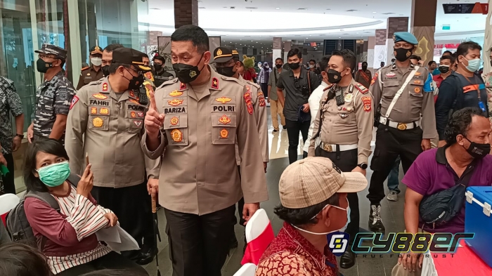 Wakapolda Jabar Pantau Langsung Pelaksanaan Vaksinasi Covid -19 di Polres Cirebon Kota
