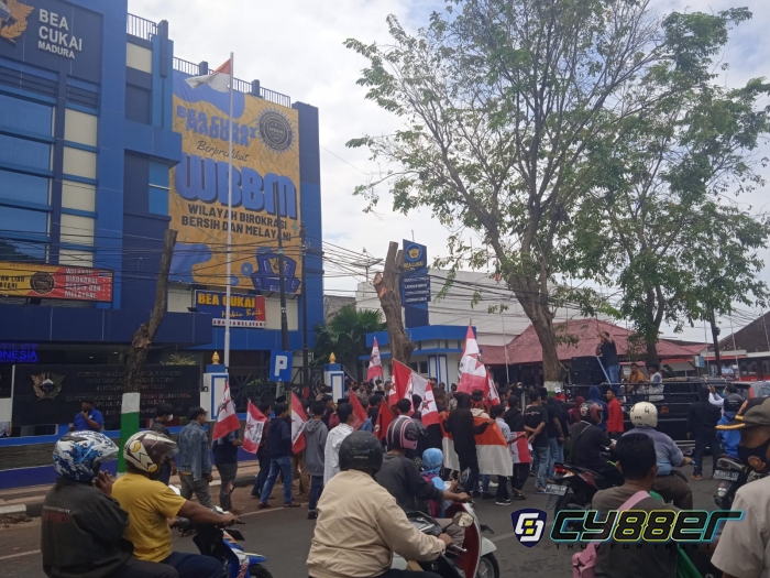 DPC GMNI Bersama MABES N.G.O Pamekasan Memberikan Pernyataan Sikap Untuk Pejual Rokok Elegal