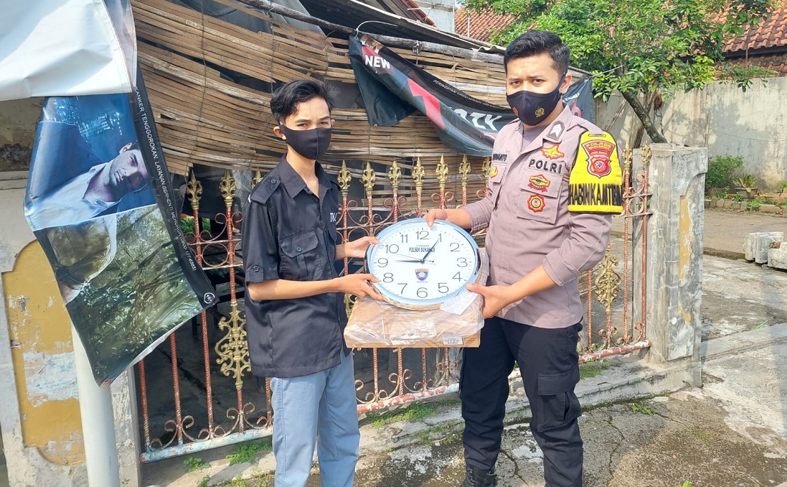 Pererat Silaturahmi, Polisi Berikan Bantuan Sarana Kontak Pada Warga Binaanya