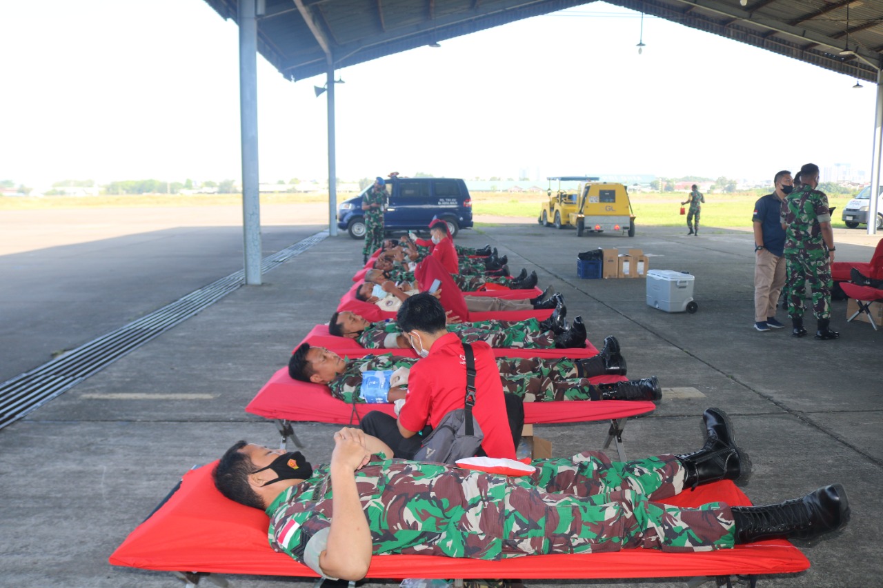 TNI AU Wilayah Medan Sumbang 300 Kantong Darah ke PMI