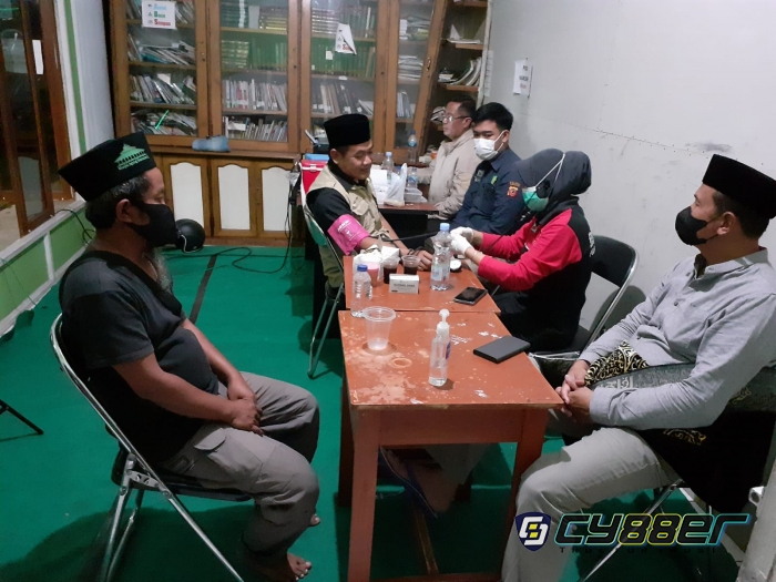 Kapolres Dedi Sudjana Gelar Vaksinasi Covid-19 di Masjid Agung Sumedang