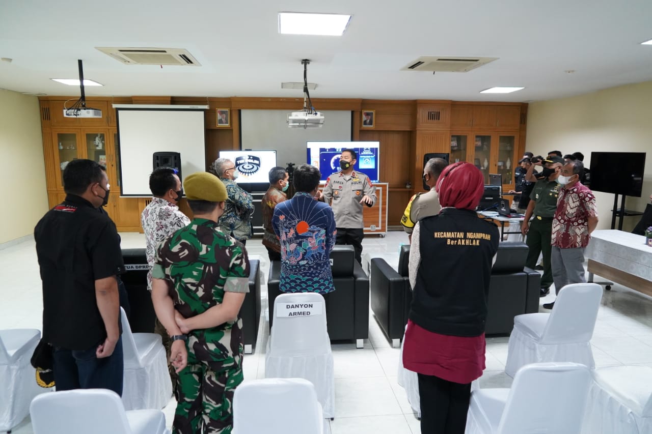 Wakapolda Jabar Lakukan Pengecekan Vaksinasi di Cimahi