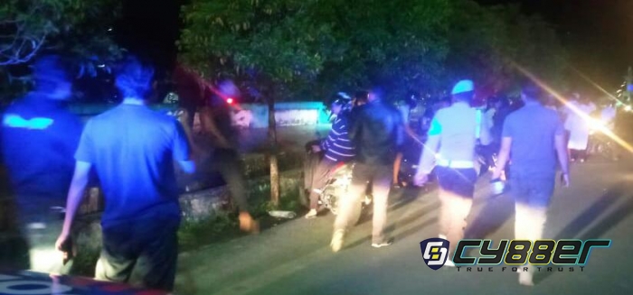 Personil Gabungan Polres Selayar Bubarkan Kerumunan Remaja Usai Sholat Tarwih