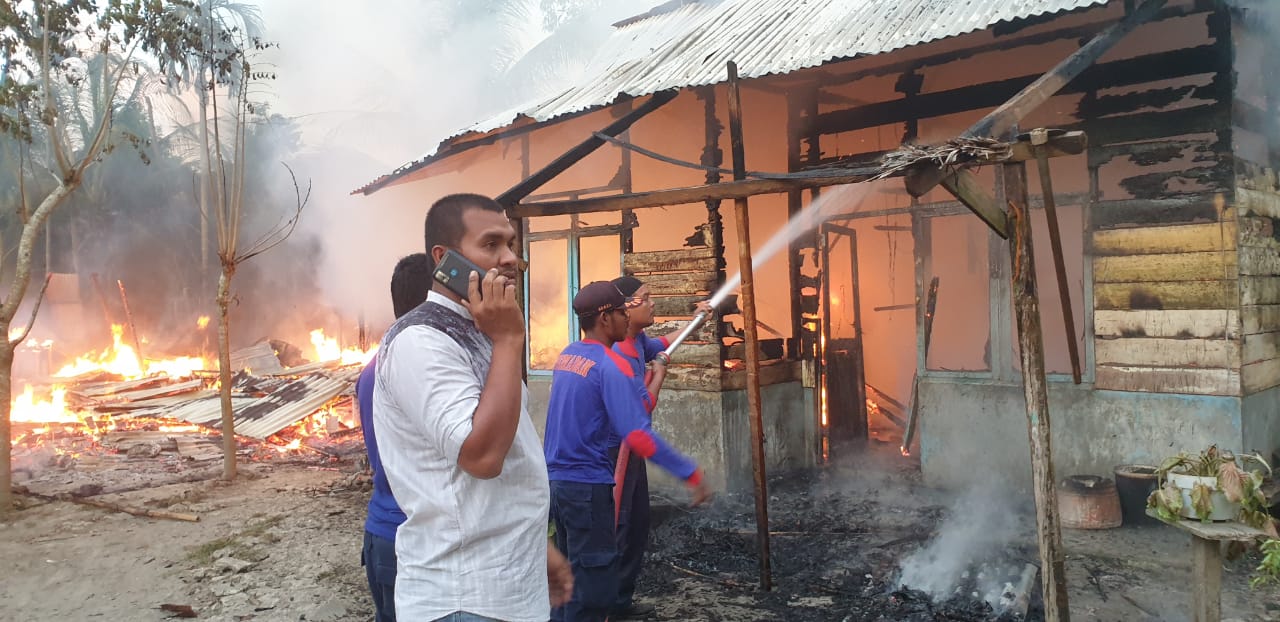 Jelang Berbuka Puasa, Tiga Rumah di Gampong Beringin Dilalap Si Jago Merah