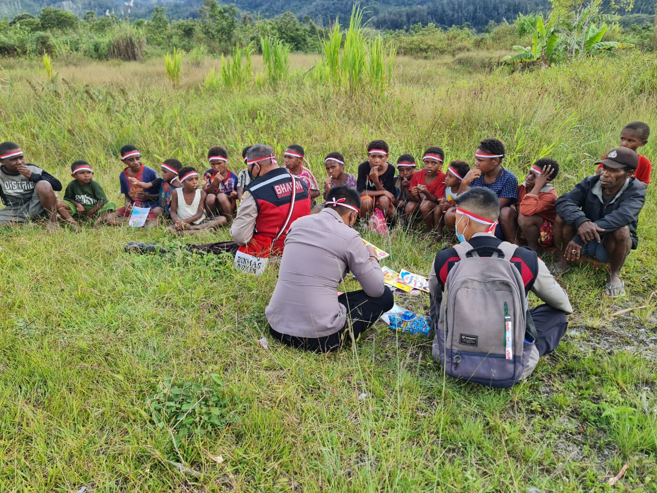 Program SI-IPAR, Tanamkan Rasa Cinta Tanah Air Sejak Usia Dini Anak -anak Serambakon Pegunungan Bintang