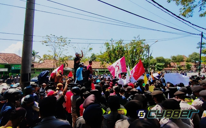 BEM dan Cipayung Plus (PMII, GMNI dan IMM) Se-Kabupaten Pamekasan Madura, Demonstrasi di Gedung DPRD