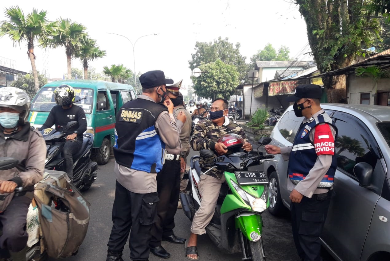 Antisipasi Boncel / Anarko, Polisi Lakukan penyekatan Arah yang Menuju DPRD dan Kantor Pemkot Bandung