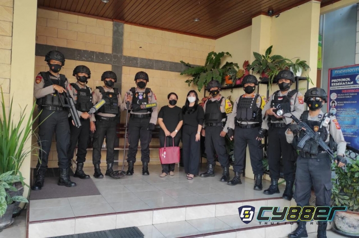 Satuan Raimas Polres Sumedang Gelar Pengamanan di Gereja