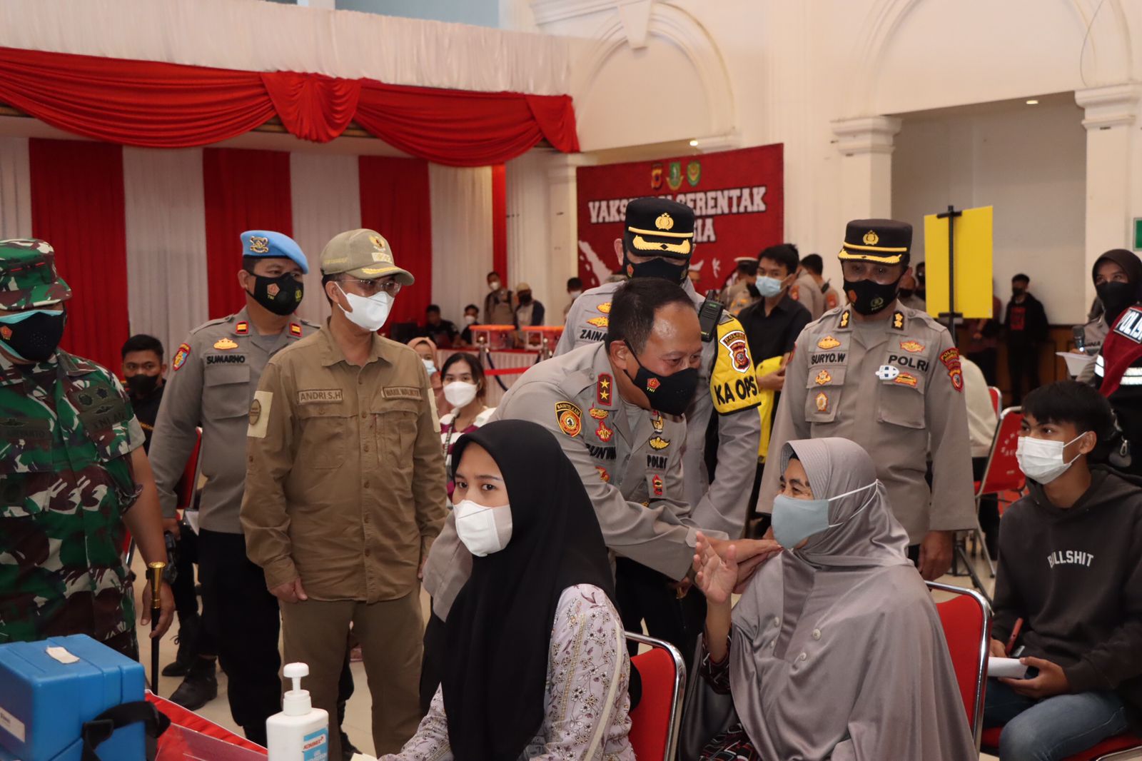 Kapolda Jabar Tinjau Kegiatan Vaksinasi di Kota Sukabumi