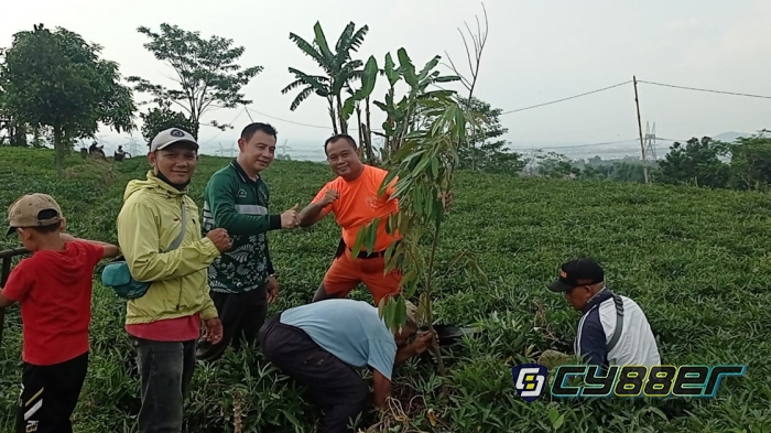 Perkuat Ketahan Pangan, Pemdes Neglasari Bersama TNI AU Lanud Sulaiman Melakukan Penanaman Pohon