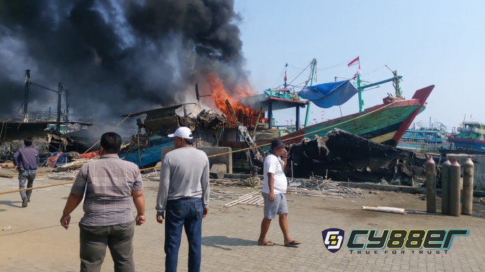 Si Jago Merah Kembali Membakar Kapal, di Pelabuhan Kota Tegal