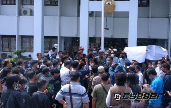 Kawal Sidang Kekerasan Terhadap Anak, Aliansi Masyarakat Sumedang Geruduk Kantor Pengadilan