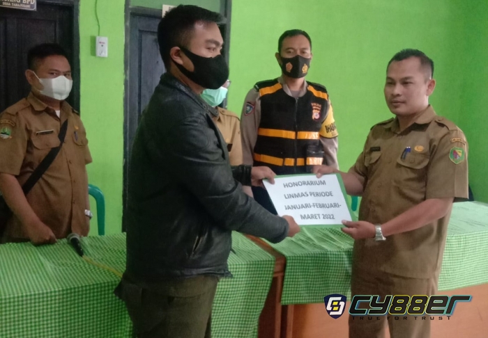 Insentif Linmas Naik 100 Persen, 20 Anggota Limnas di Desa Tarajusari Merasa Senang