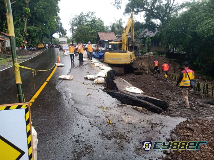 Persiapan Arus Mudik 2022, Polres Sumedang Cek Jalan Amblas Nyalindung Paseh dan Cireki Tomo