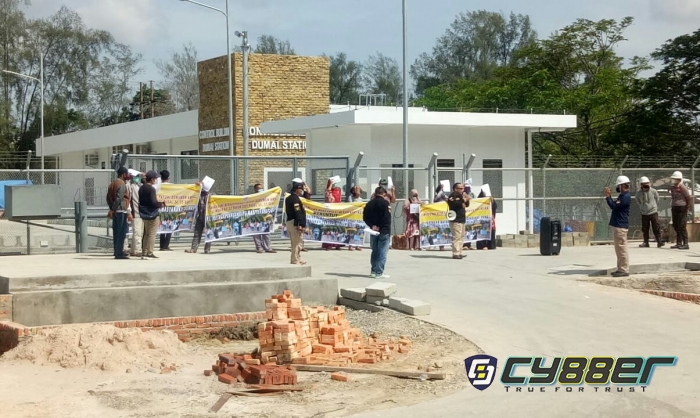 Tak Kunjung Dibayar, Puluhan Warga Kelurahan Mekar Sari Demo Didepan Kantor PT Pertagas Dumai