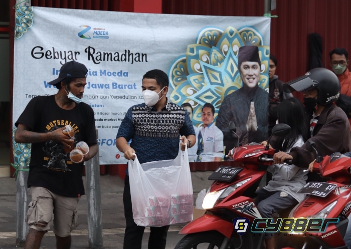 Tebar Berkah Ramadhan, Indonesia Moeda Jawa Barat Turun ke Jalan Berbagi Kebaikan