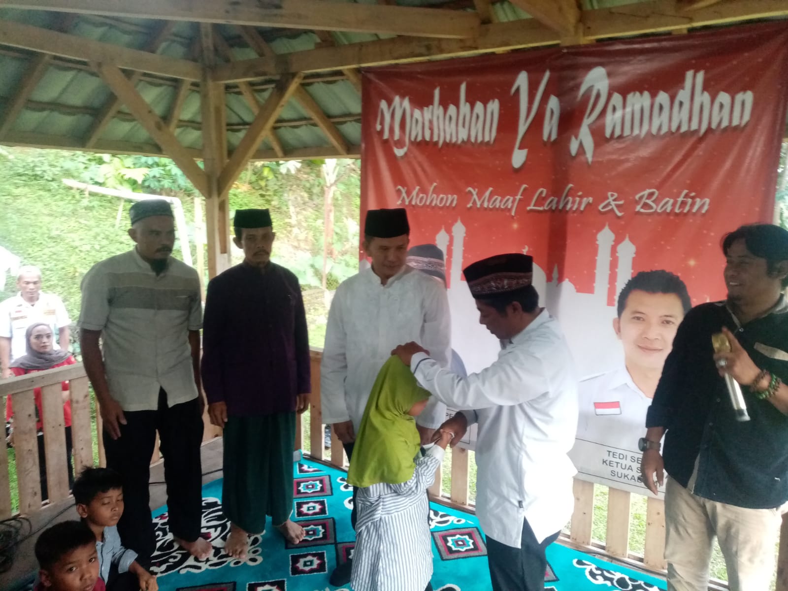Pepen Supendi, Cakades Tenjolaya No 2 Gelar Bukber Sembari Santuni Anak Yatim Piatu dan Jompo