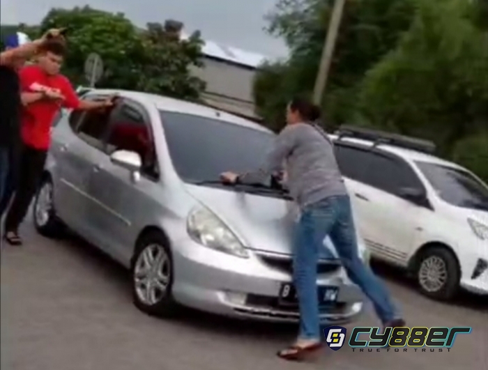 Viral, Video Empat Orang Membawa Pistol Cegat Sebuah Mobil di Gerbang Tol Dibantu Kades Tenjolaya 