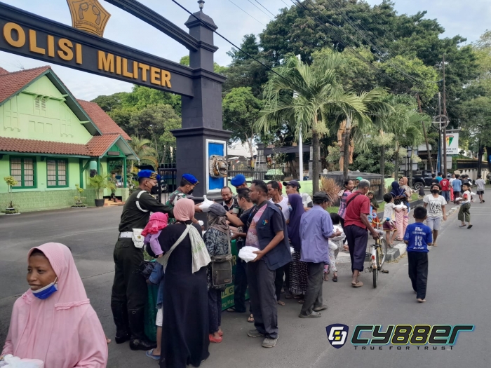 Denpom III/4 Serang Berbagi  Takjil Gratis Kepada Masyarakat