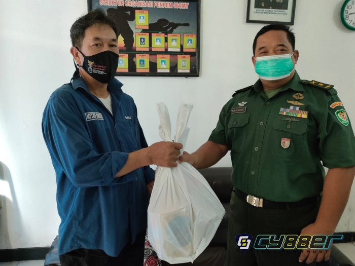 Jelang Idul Fitri, Danrem 064/MY Beri Bingkisan Lebaran Ke Awak Media