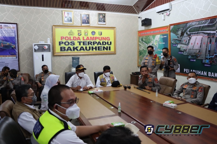 Kapolres Lamsel,  Dampingi Kunker Menko PMK-RI bersama Rombongan di Pelabuhan Bakauheni.
