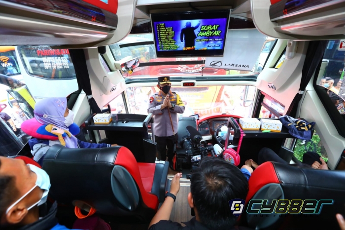 Kapolri Lepas Mudik Gratis Polri 2022