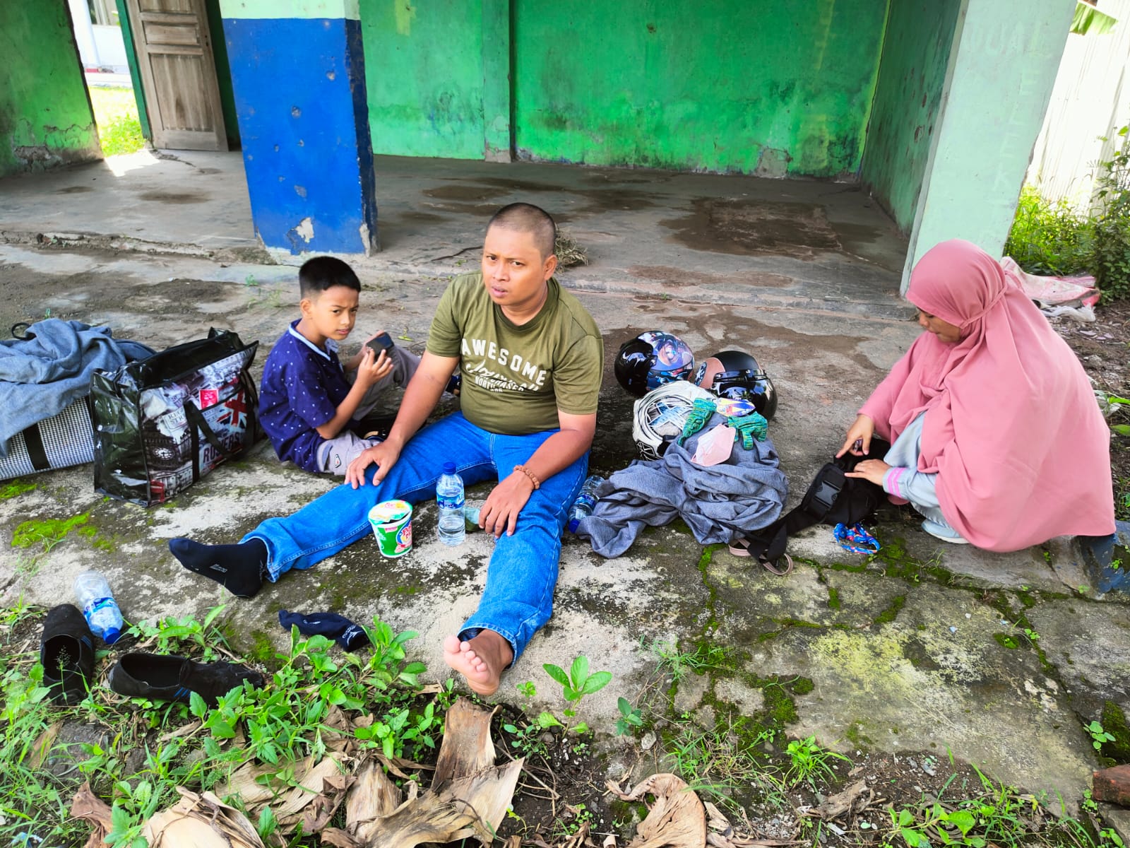 Polisi Cepat Tanggap Bantu Pemudik Motor yang Kecelakaan di Jalur Pantura Indramayu