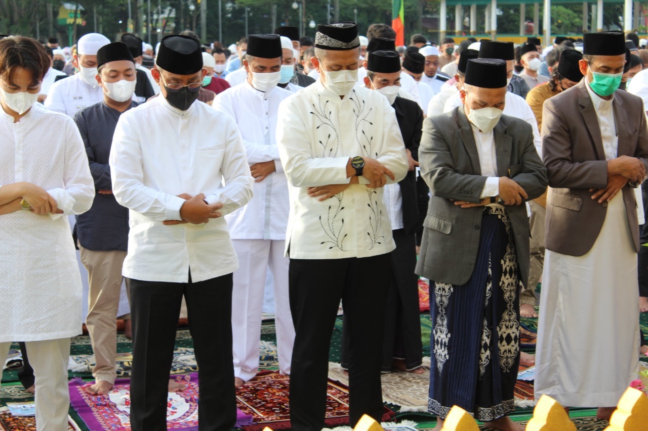 Komandan Kosek I Laksanakan Sholat Ied di Lapangan Merdeka 