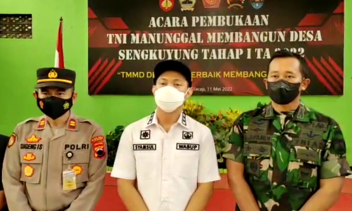 Syamsul Auliya Rachman Wakil Bupati Cilacap Membuka Kegiatan TMMD di Cimerutu