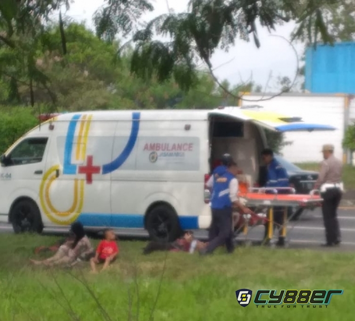BreakingNews: Terjadi Kecelakaan Tunggal di Jalan Tol Padalenyi