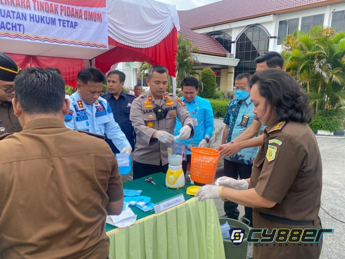 Polres Kuansing Musnahkan BB Hasil Tangkapan Kejahatan