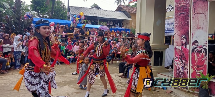 Pentas Seni Jaran Kepang Ramaikan Halalbihalal Pekon Argomulyo