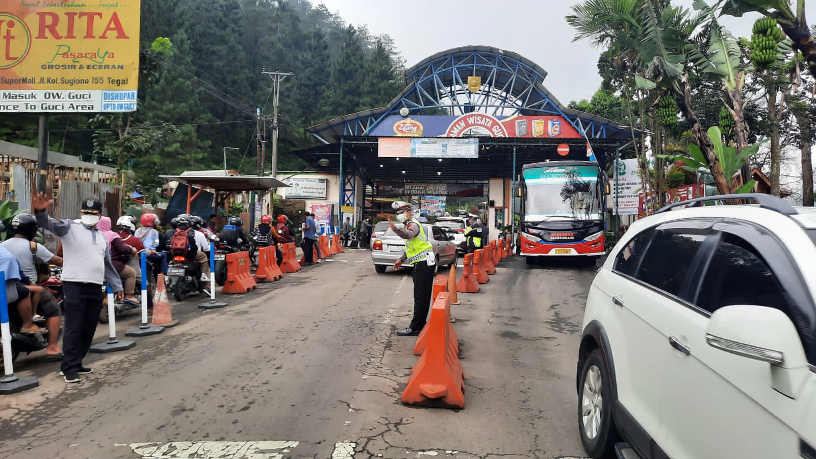 Akhir Pekan Menuju Obyek Wisata Guci Polres Tegal, Siagakan 2 Regu Tim Urai Kemacetan