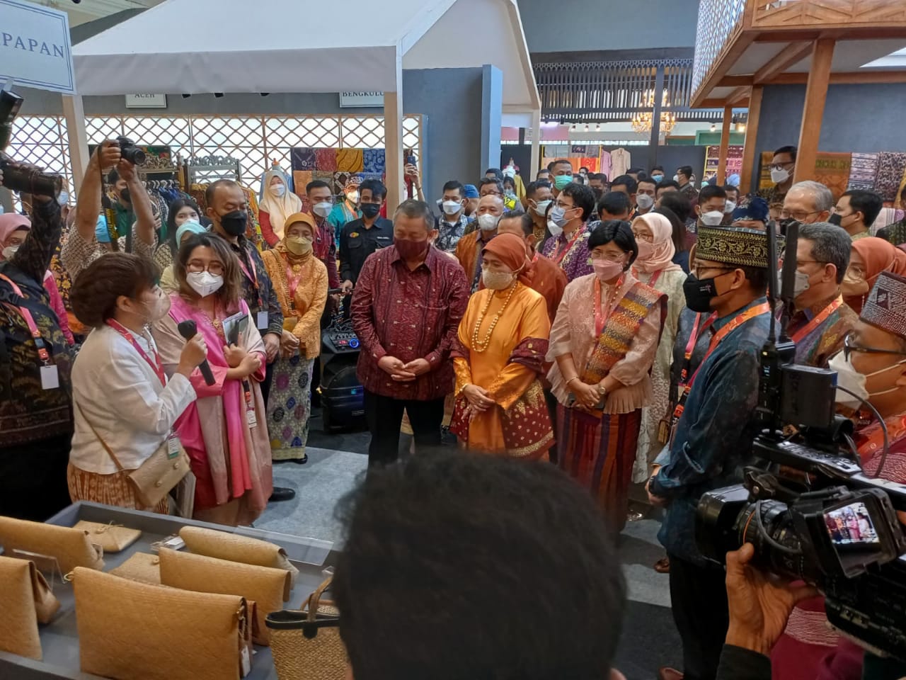 Gubernur BI Buka Pameran Karya Kreatif Indonesia 2022