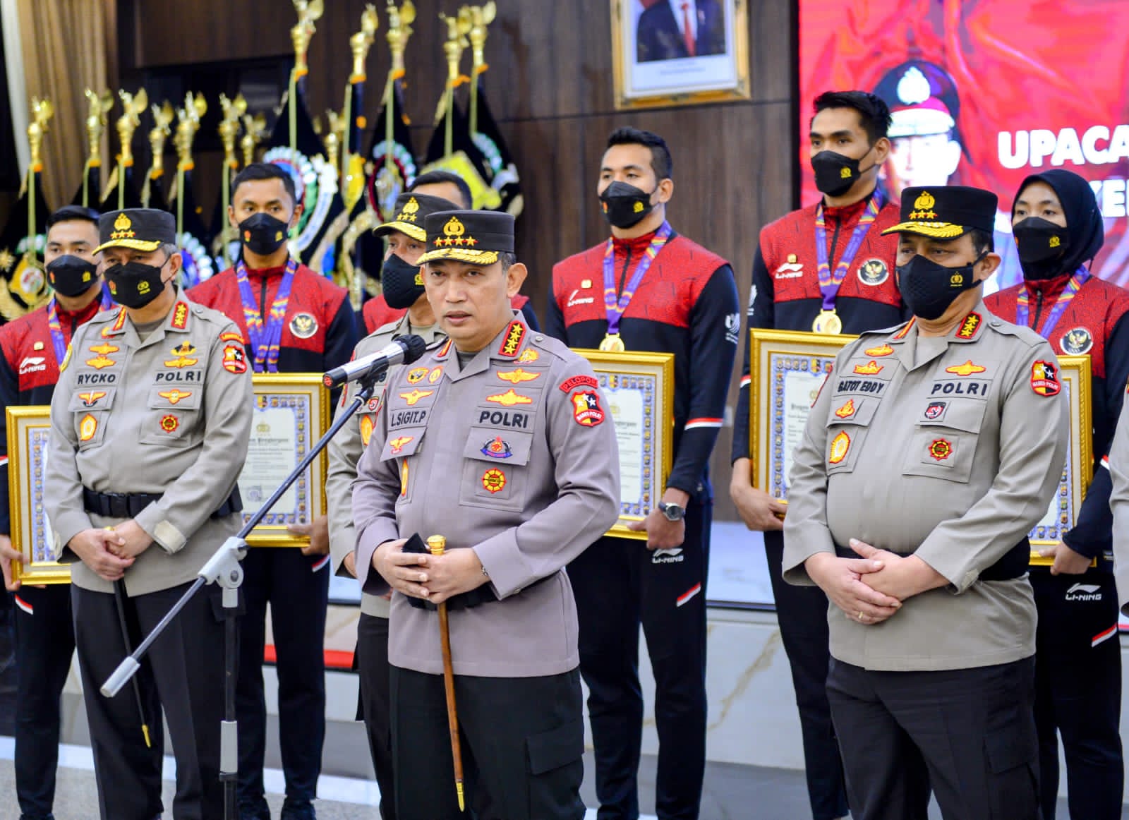 Kapolri Berikan Penghargaan ke Atlet Polri yang Sumbang Medali untuk Indonesia di Sea Games 