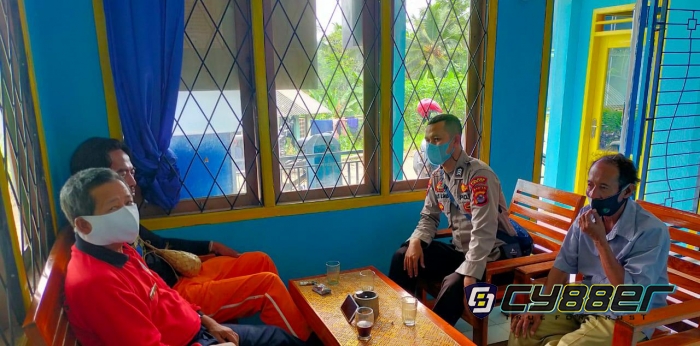 Anggota Polsek Cilograng Melaksanakan Kegiatan Program Kapolres Lebak "YUK NGOPI WAE."
