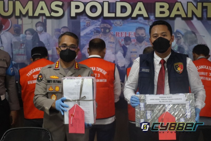 Polda Banten Berhasil Amankan 4 Tersangka Kasus Korupsi Pengadaan Lahan SPA Sampah di Serang.